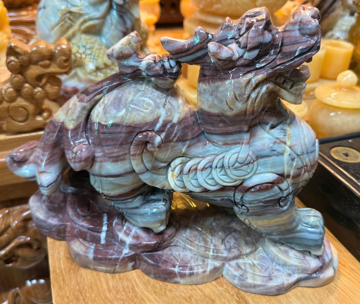 Tỳ Hưu Chiêu Tài Bằng Đá Quý
