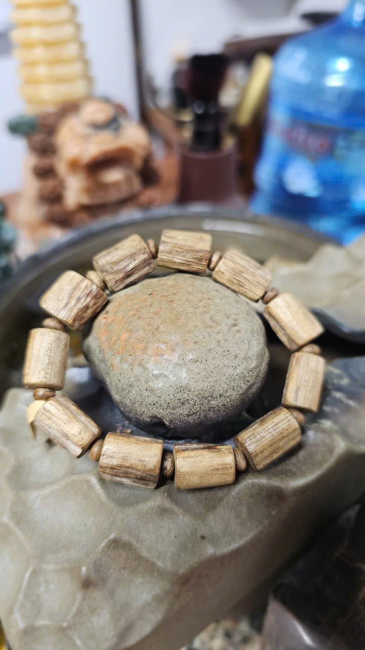 Vòng trầm trấn mệnh cao cấp Liên Hoa