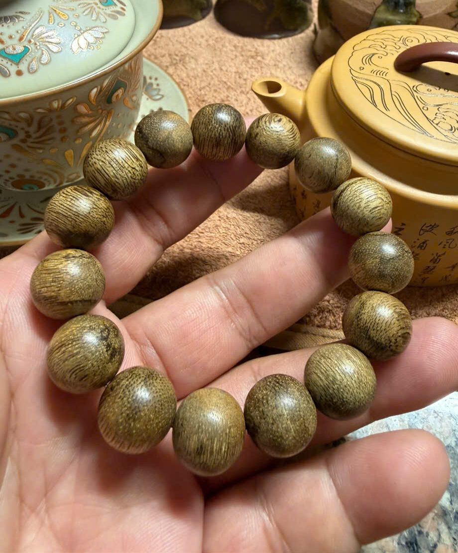 Vòng trầm hương cao cấp liên hoa 14mm