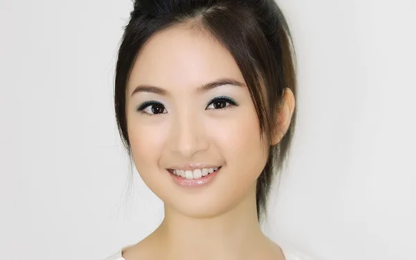 Minh họa tướng Hỏa: má phính, mắt tròn sáng, miệng rộng, da ửng hồng — nhân tướng học