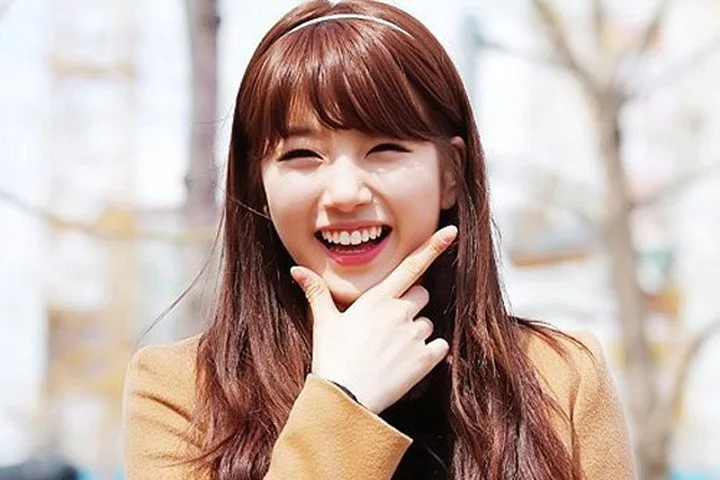Minh họa tướng Hỏa: má phính, mắt tròn sáng, miệng rộng, da ửng hồng — nhân tướng học