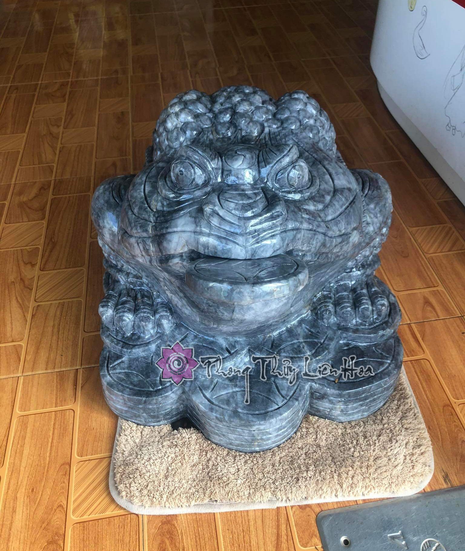 ông cóc thạch anh xám