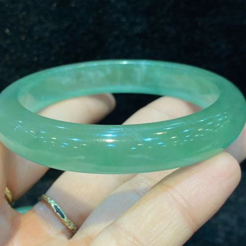 Vòng Tay Phỉ Thúy Và Nghệ Thuật Thẩm Định Chất Lượng